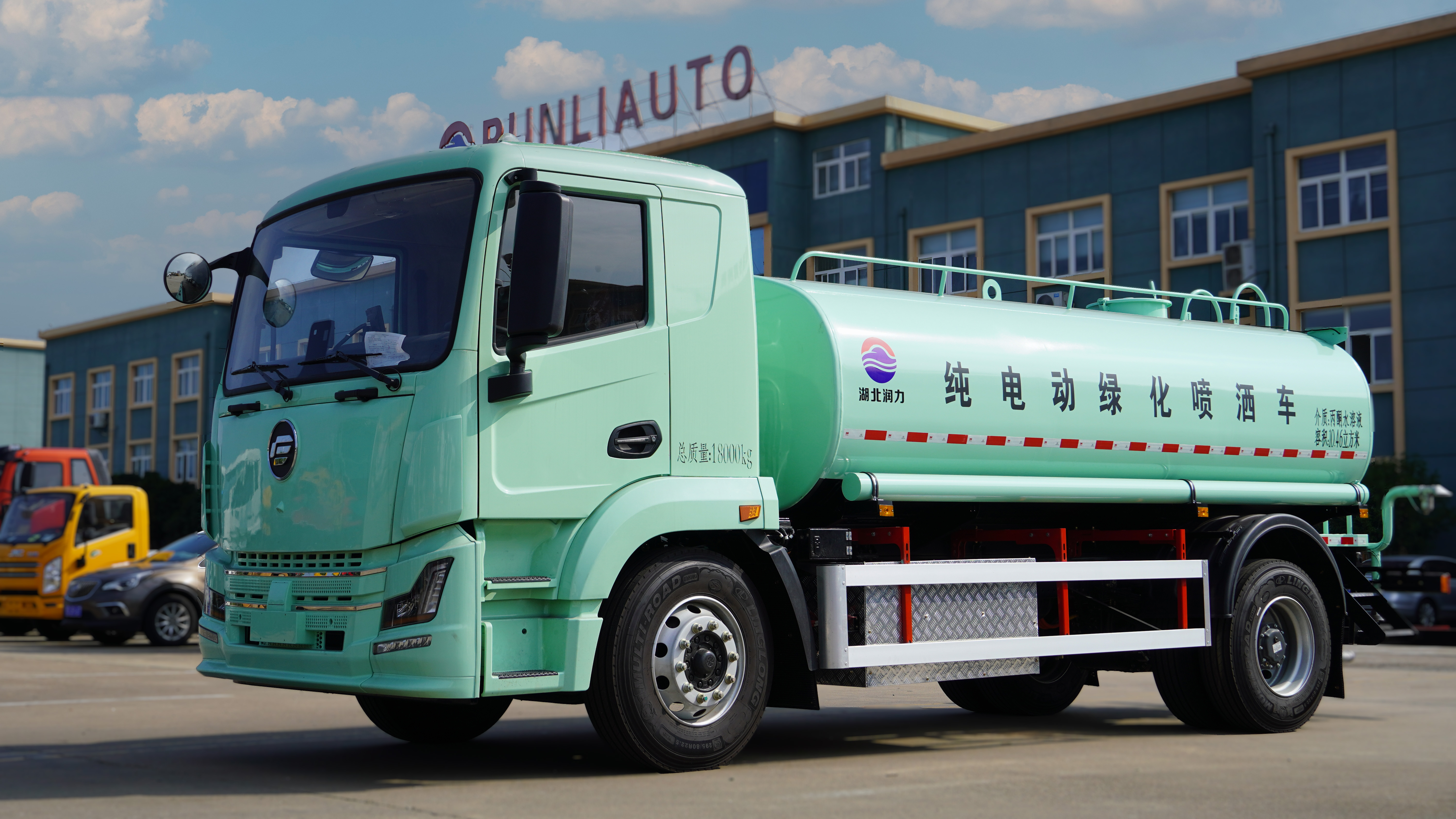 湖北潤(rùn)力星辰純電動(dòng)綠化噴灑車(chē)隆重上市——開(kāi)啟綠色環(huán)衛(wèi)新時(shí)代